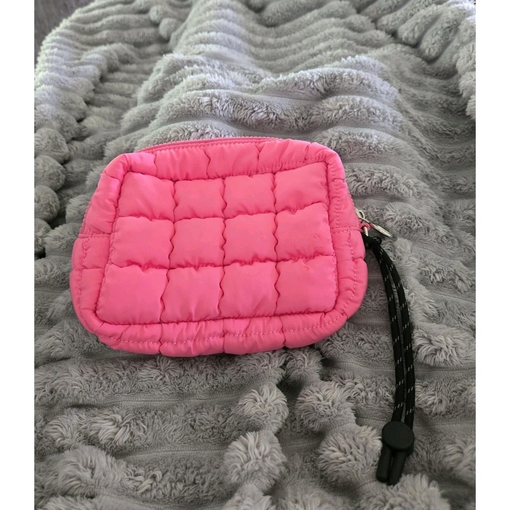 FREE PEOPLE MOVEMENT Free People Pink Quilted Mini Case. SO CUTE! EUC!! - Picture 2 of 11